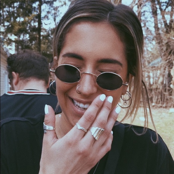 D A N A - Picture 1 of 2